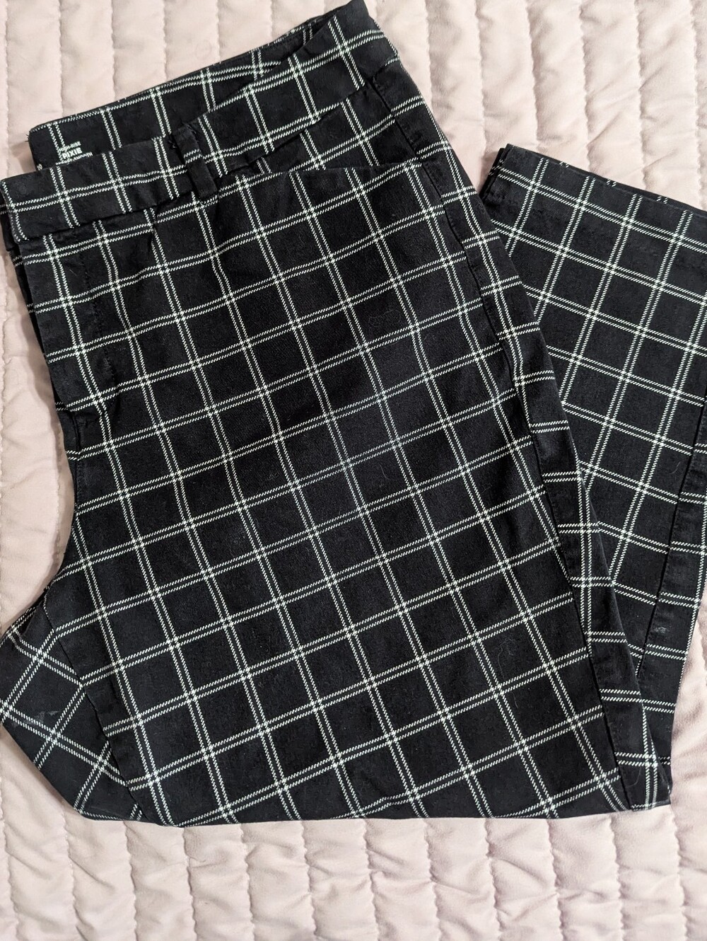 Old Navy Black with White Windowpane Pixie Pants